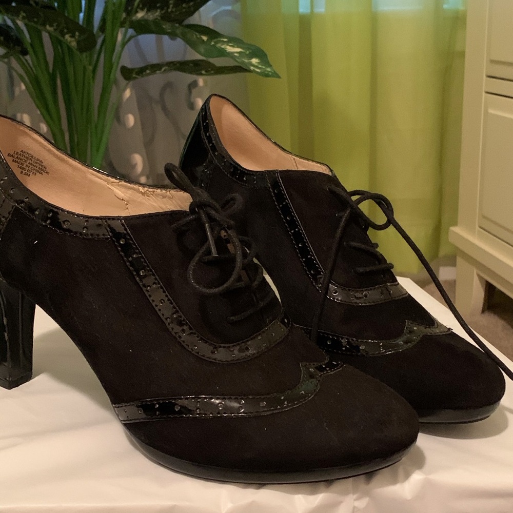 Black grannie shoes